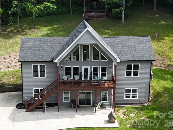 300 Green Meadow Lane , Mars Hill, NC 28754