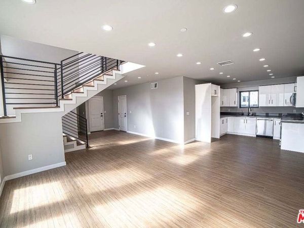 9904 Laurel Canyon Boulevard, Pacoima, CA 91331