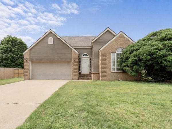 482 Clearwood Avenue , Springdale, AR 72764