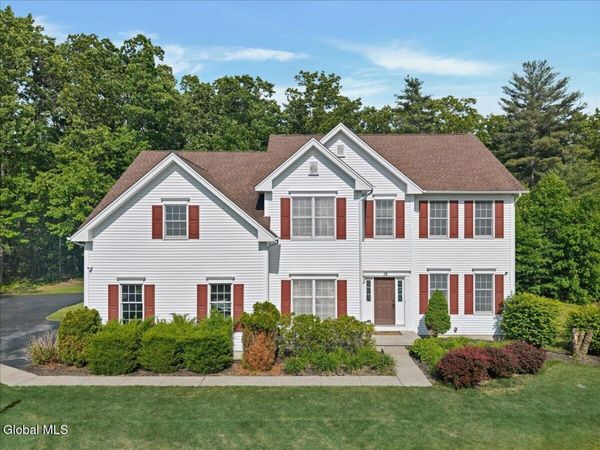 15 Foxhound Circle, Mechanicville, NY 12118