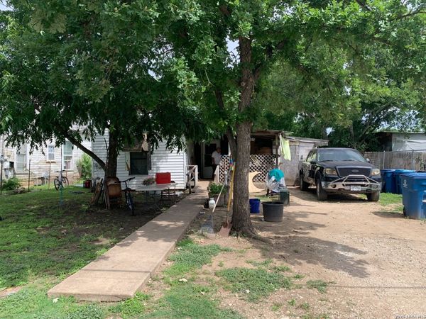 721 Swigert, Kerrville, TX 78028