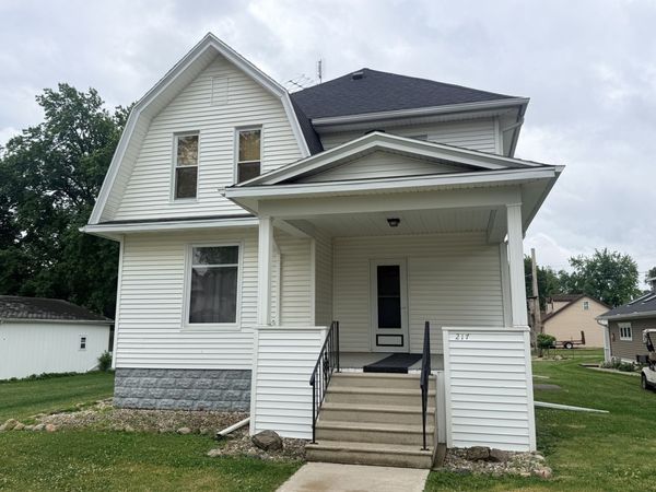 217 W Chestnut Street , Compton, IL 61318