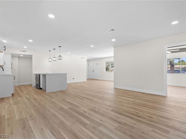 3200 Silver Saddle Street , Las Vegas, NV 89169