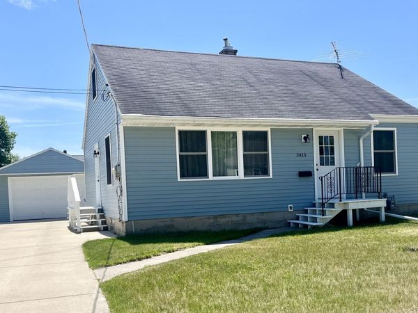 2415 16TH St, Two Rivers, WI 54241