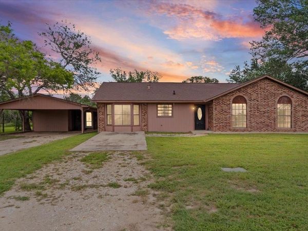 650 W Austin RD, Luling, TX 78648