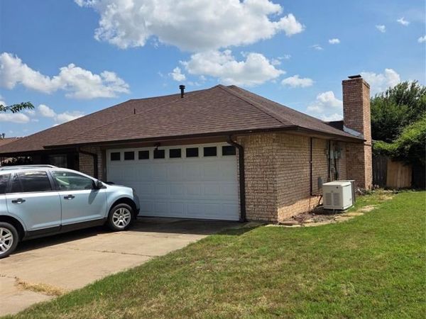 6208 NW Chestnut Lane, Lawton, OK 73505