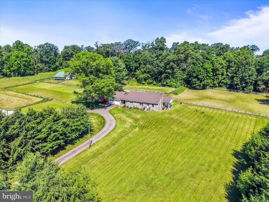 1974 MEADOW LANE , SPRING GROVE, PA 17362
