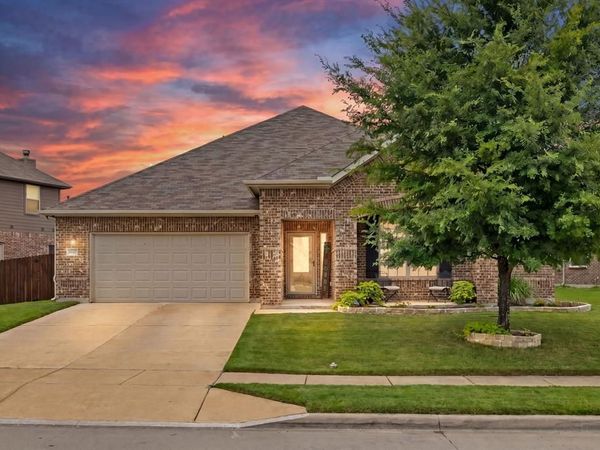 1020 Crest Breeze Drive , Fort Worth, TX 76052