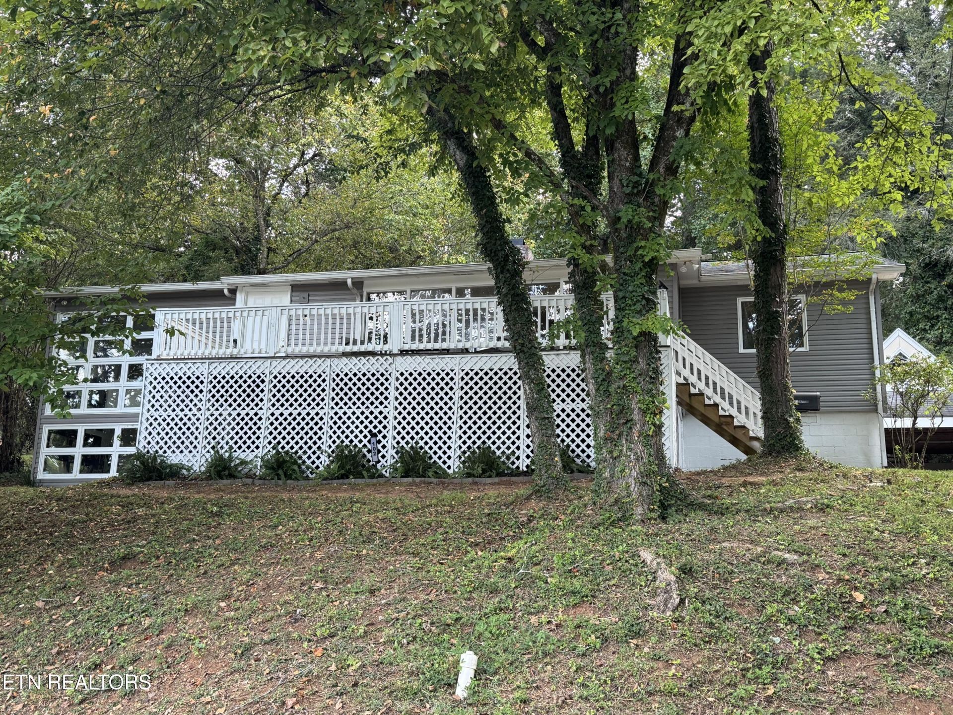 102 Oxford Rd, Oak Ridge, TN 37830 Main Photo