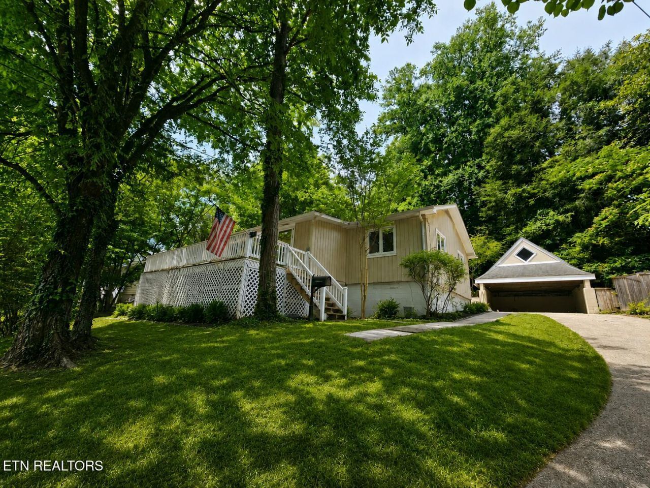 102 Oxford Rd, Oak Ridge, TN 37830 Main Photo