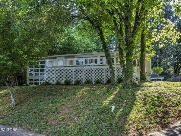 102 Oxford Rd, Oak Ridge, TN 37830
