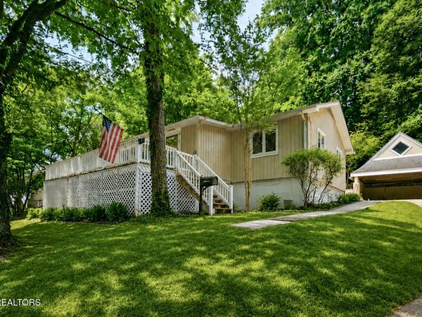 102 Oxford Rd, Oak Ridge, TN 37830