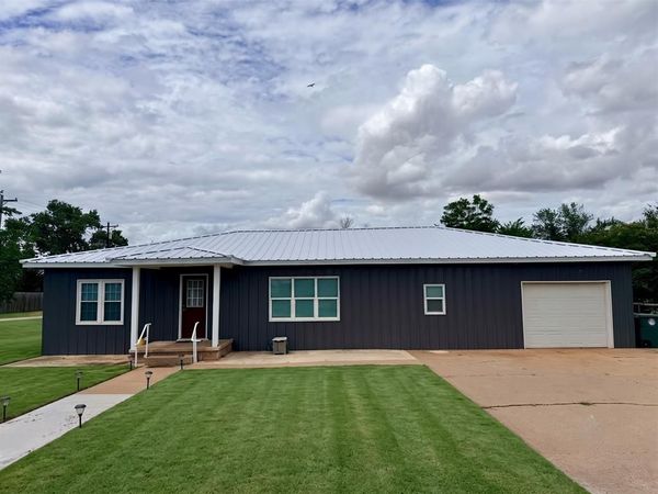 711 E Walnut Street, Fairview, OK 73737