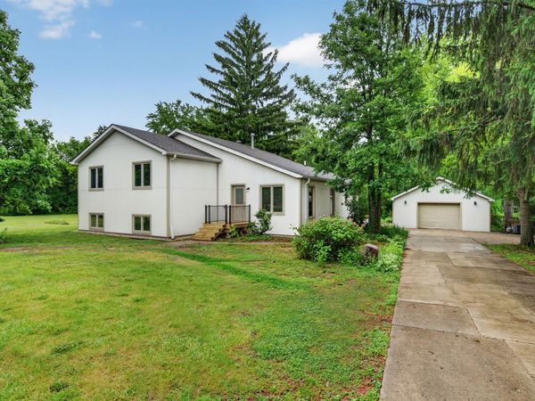 33 Valewood Road, West Chicago, IL 60185