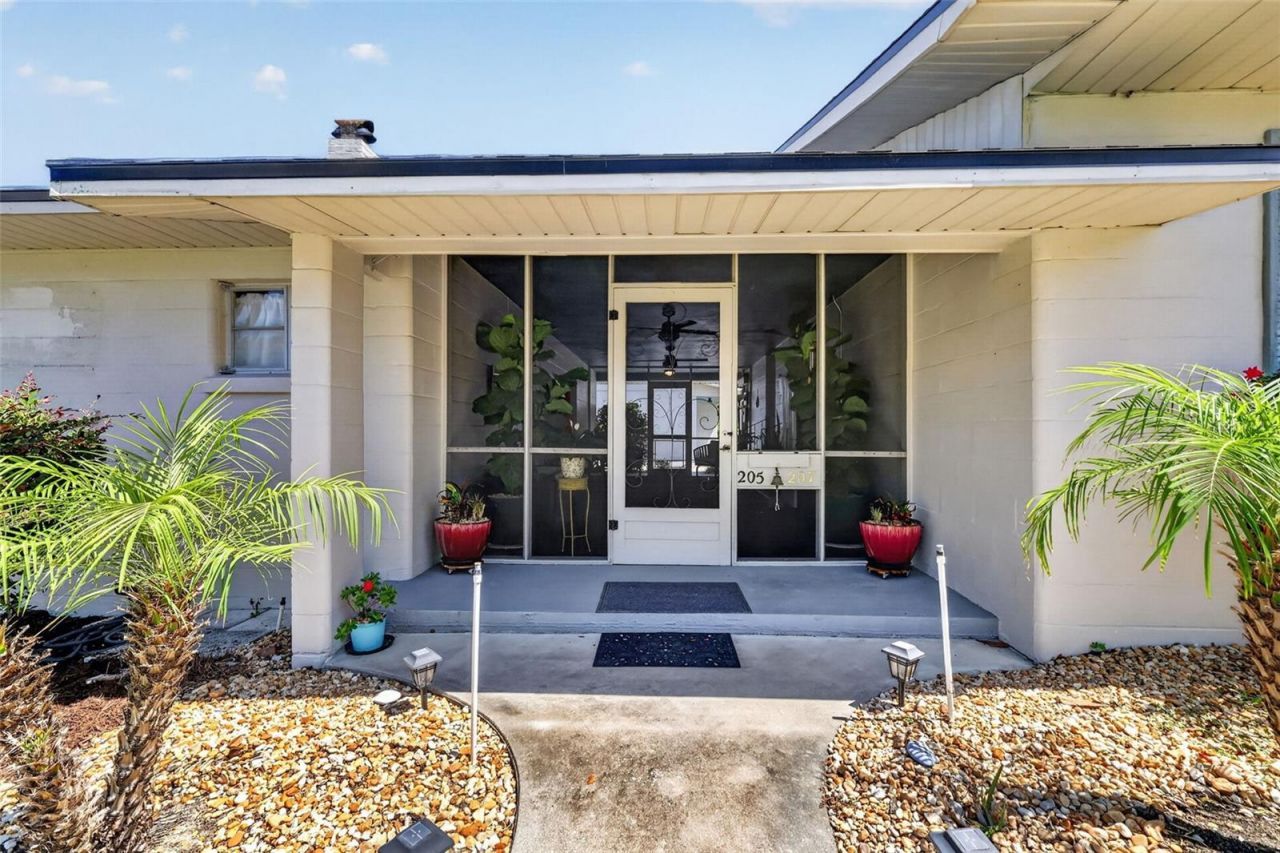 1012 S Baker Street , Mount Dora, FL 32757 Photo
