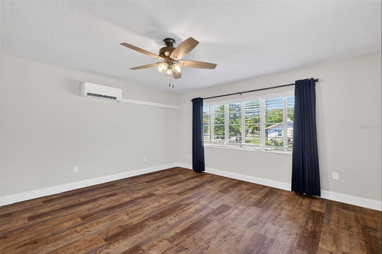 1012 S Baker Street , Mount Dora, FL 32757 Photo