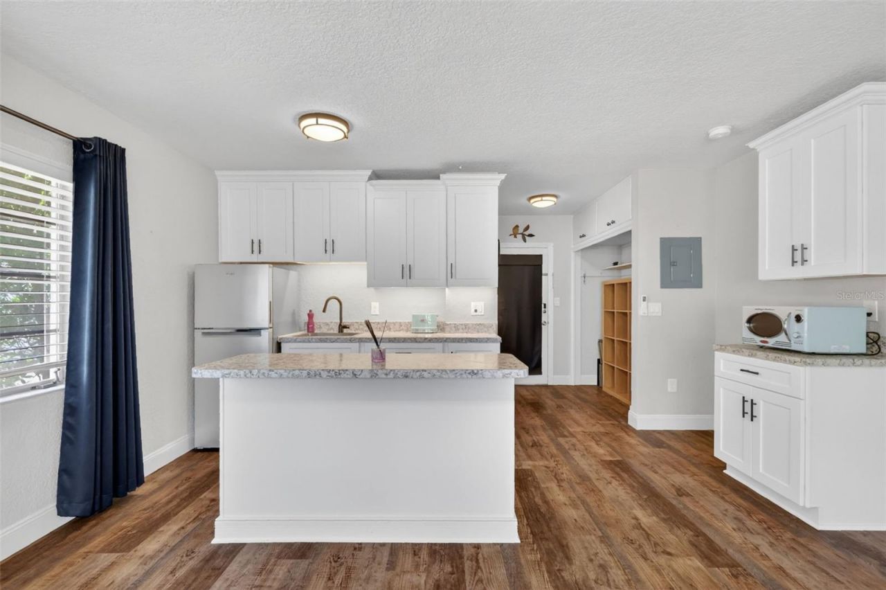 1012 S Baker Street , Mount Dora, FL 32757 Photo