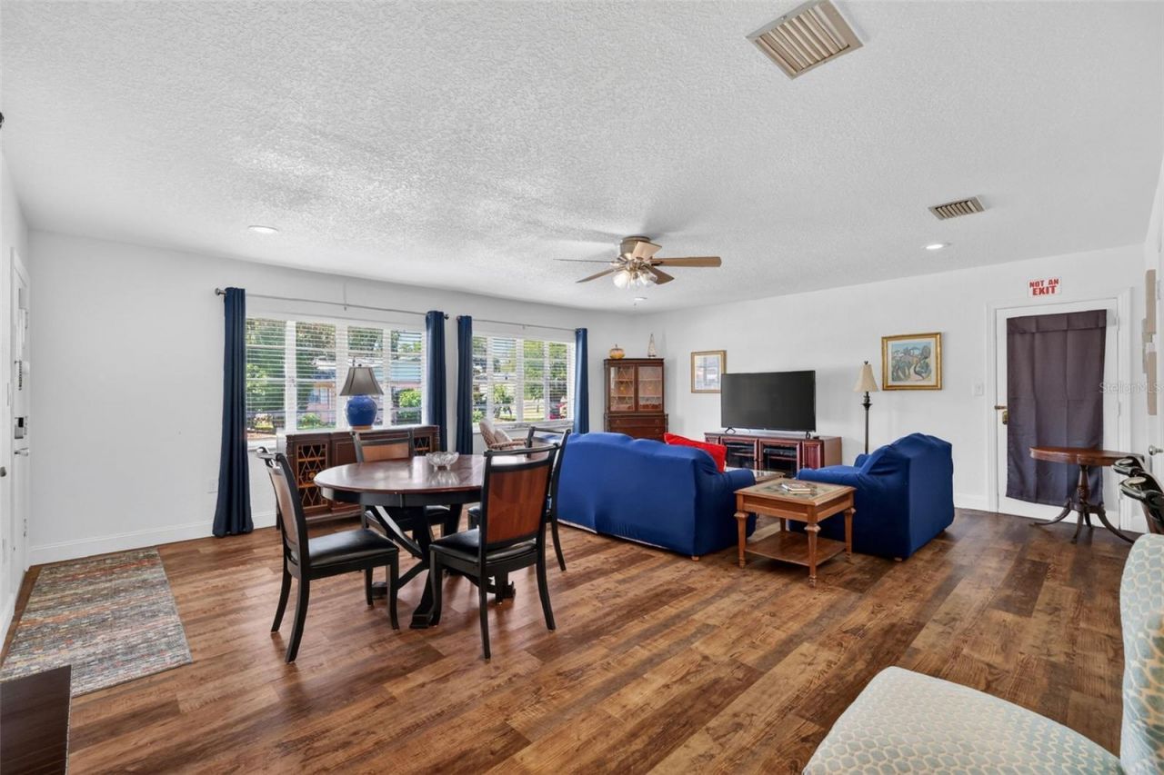 1012 S Baker Street , Mount Dora, FL 32757 Photo