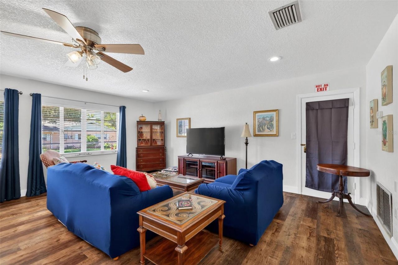 1012 S Baker Street , Mount Dora, FL 32757 Photo