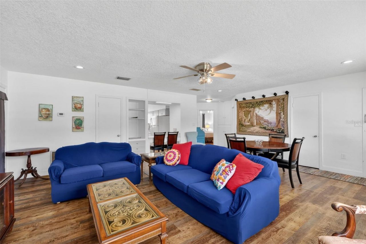 1012 S Baker Street , Mount Dora, FL 32757 Photo
