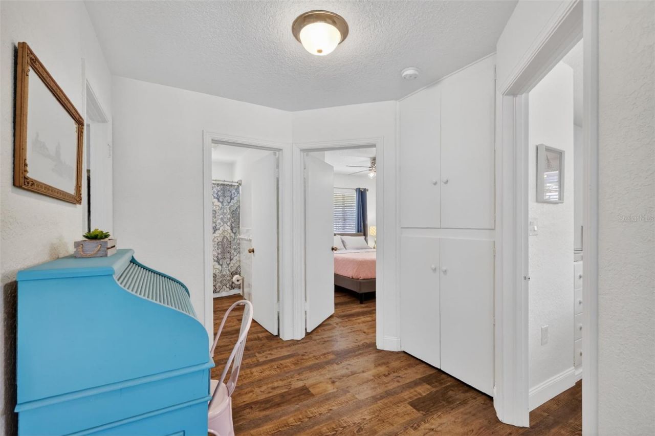 1012 S Baker Street , Mount Dora, FL 32757 Photo