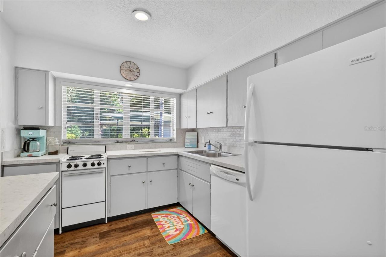 1012 S Baker Street , Mount Dora, FL 32757 Photo