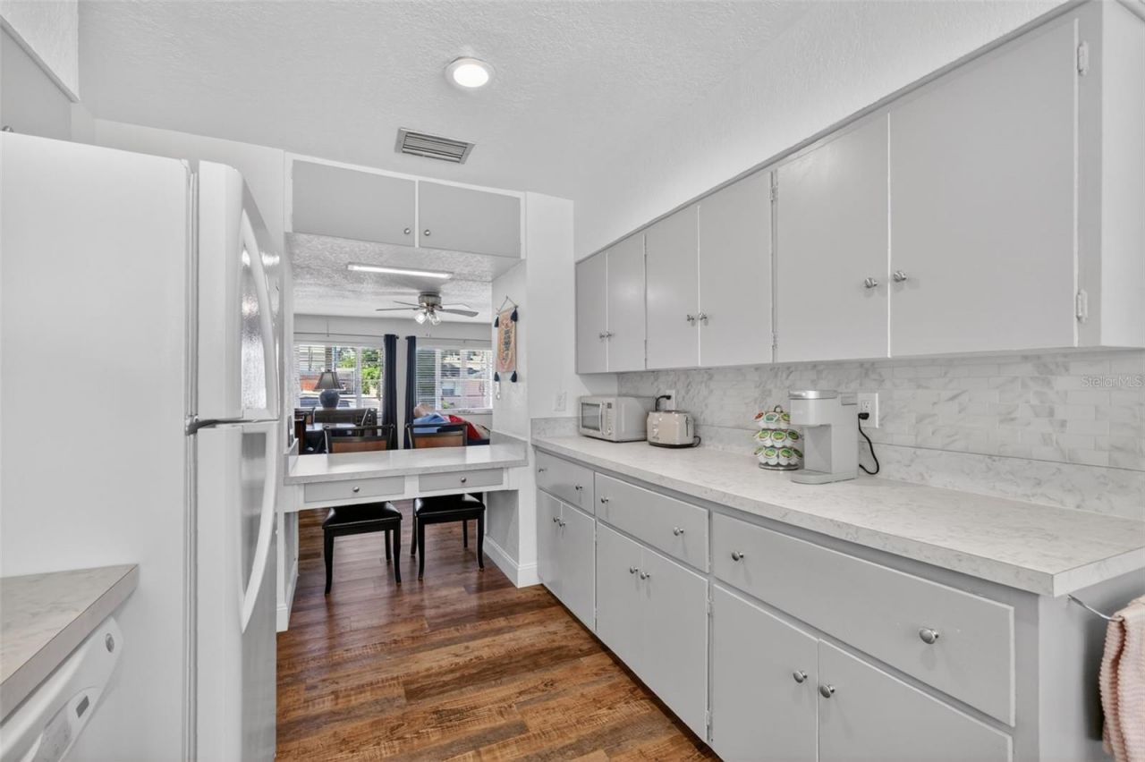 1012 S Baker Street , Mount Dora, FL 32757 Photo