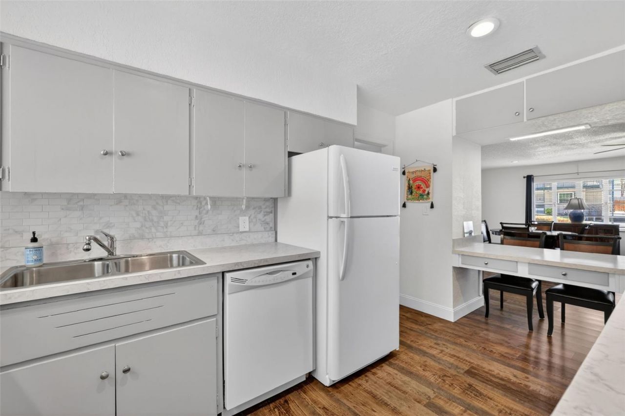 1012 S Baker Street , Mount Dora, FL 32757 Photo