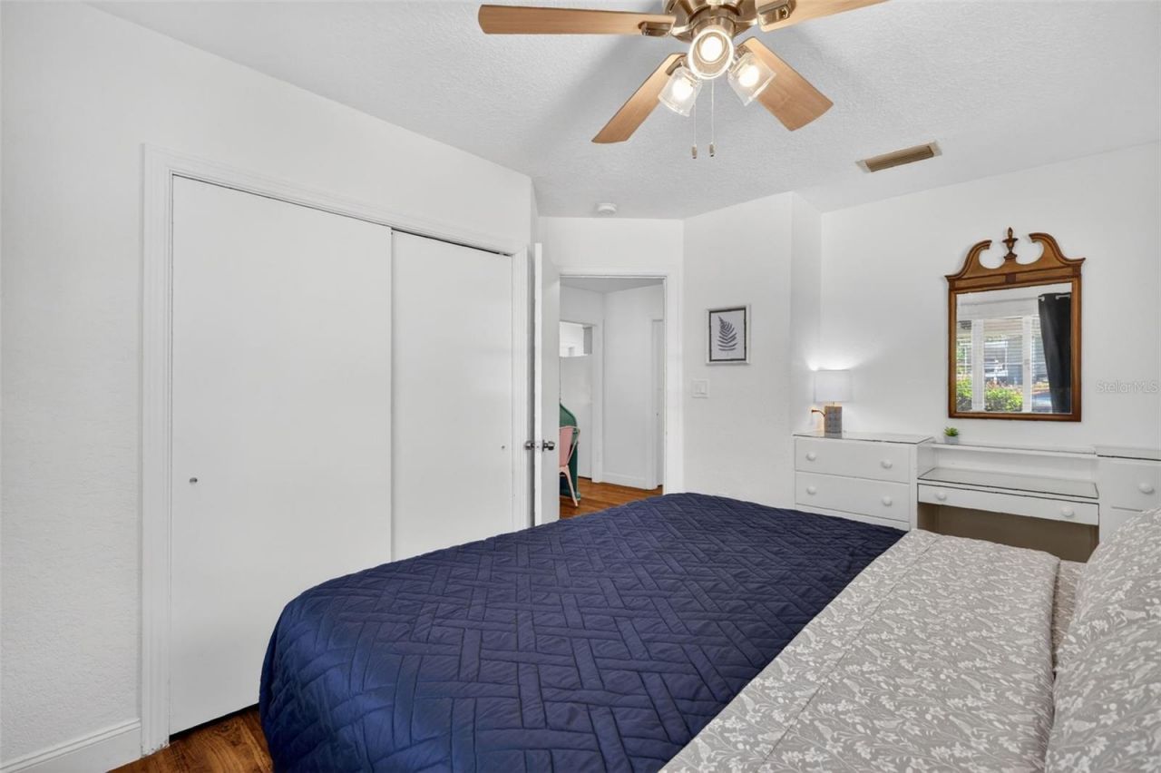 1012 S Baker Street , Mount Dora, FL 32757 Photo