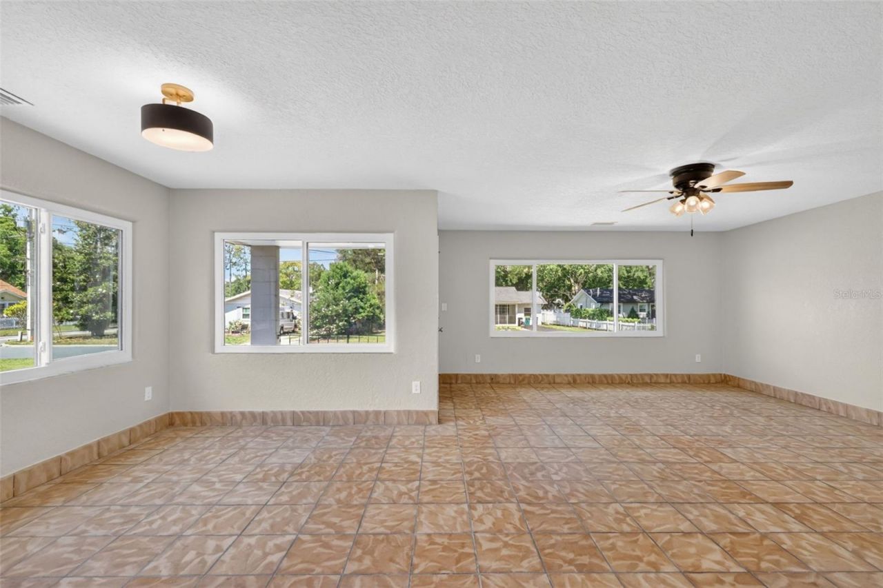 1012 S Baker Street , Mount Dora, FL 32757 Photo