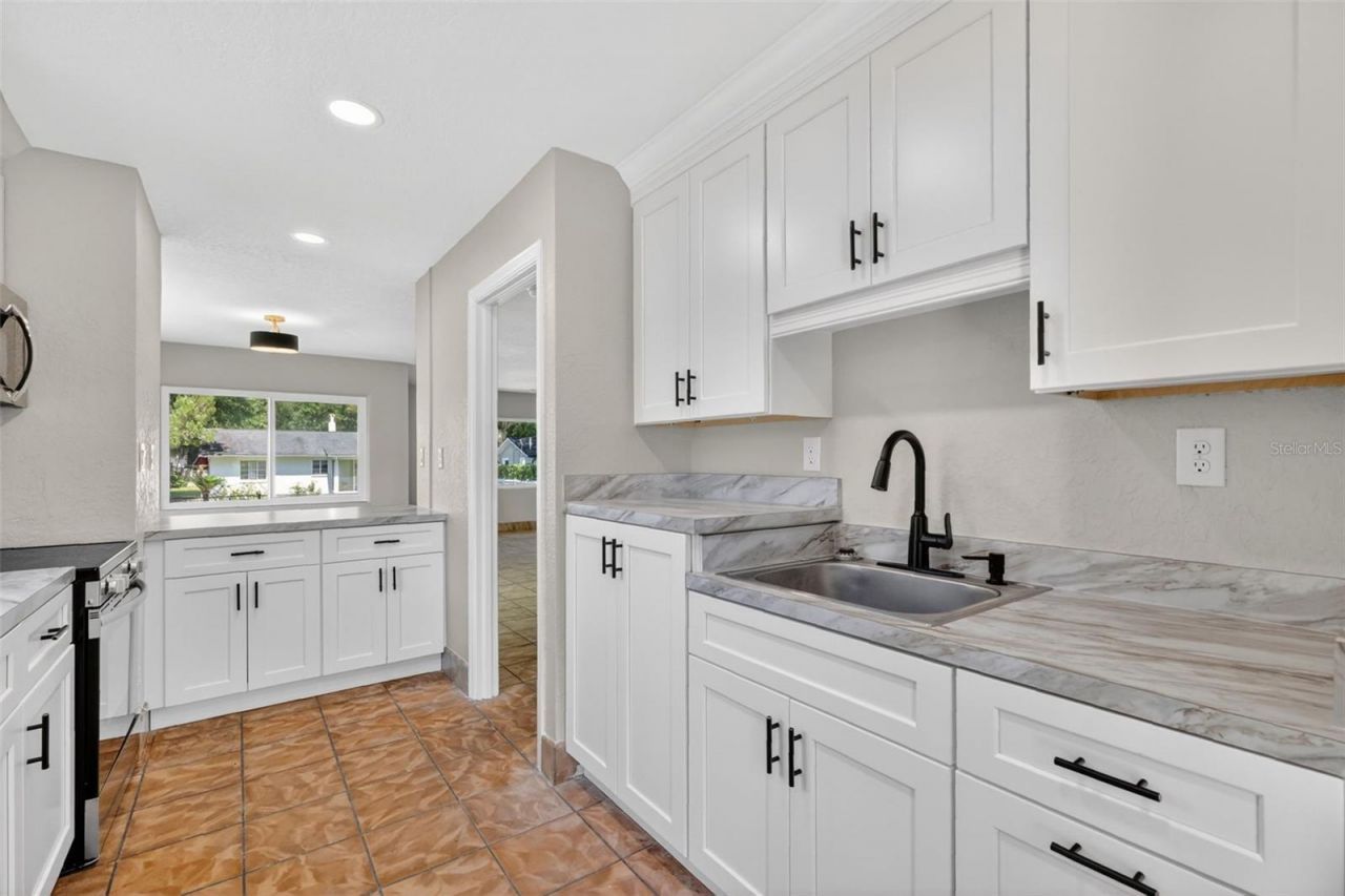 1012 S Baker Street , Mount Dora, FL 32757 Photo