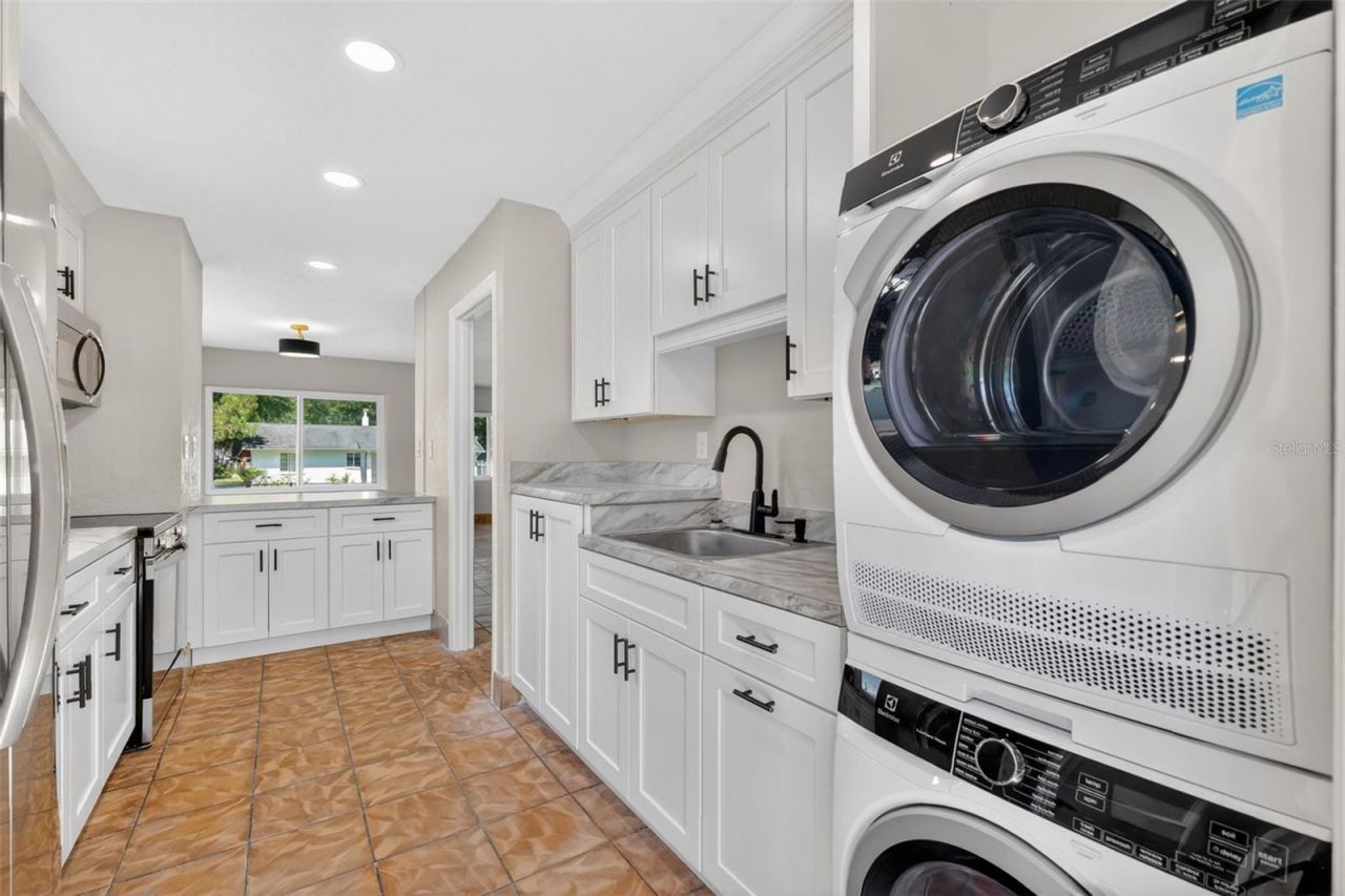 1012 S Baker Street , Mount Dora, FL 32757 Photo