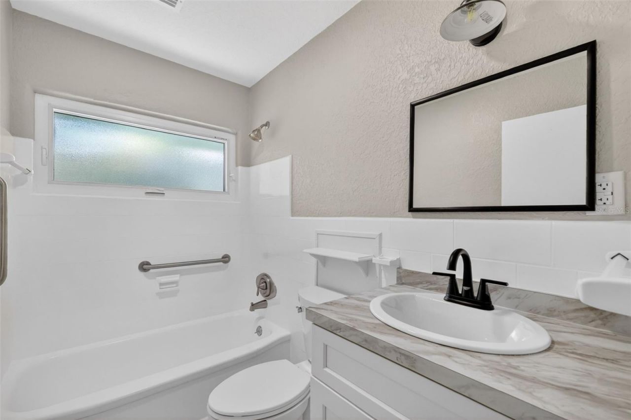 1012 S Baker Street , Mount Dora, FL 32757 Photo