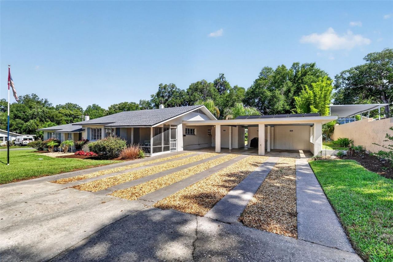 1012 S Baker Street , Mount Dora, FL 32757 Photo