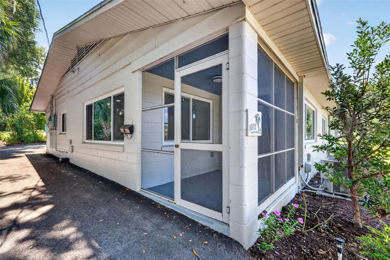 1012 S Baker Street , Mount Dora, FL 32757 Photo