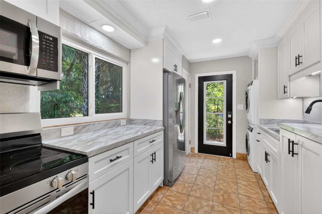 1012 S Baker Street , Mount Dora, FL 32757 Photo