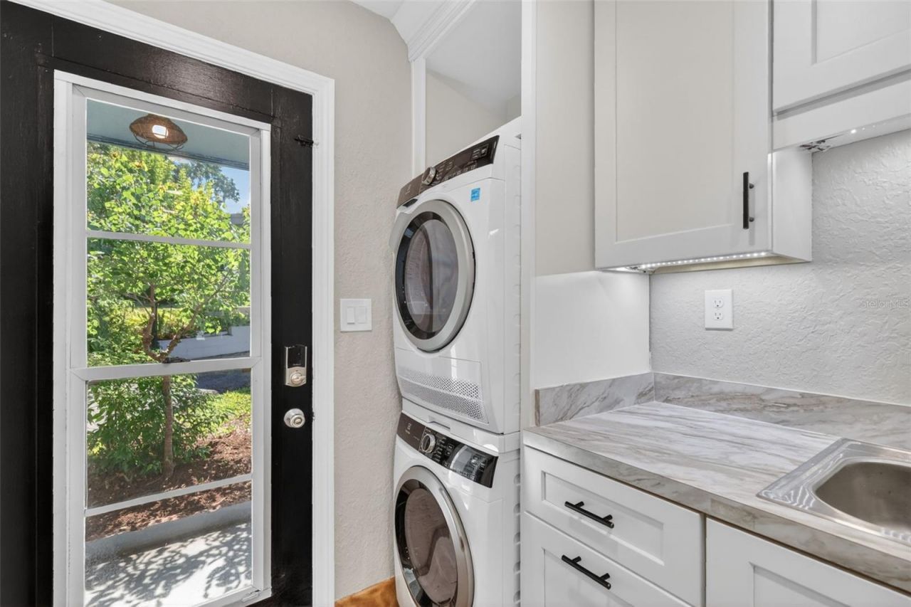 1012 S Baker Street , Mount Dora, FL 32757 Photo