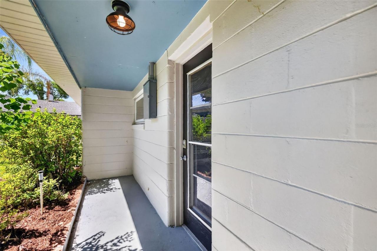 1012 S Baker Street , Mount Dora, FL 32757 Photo