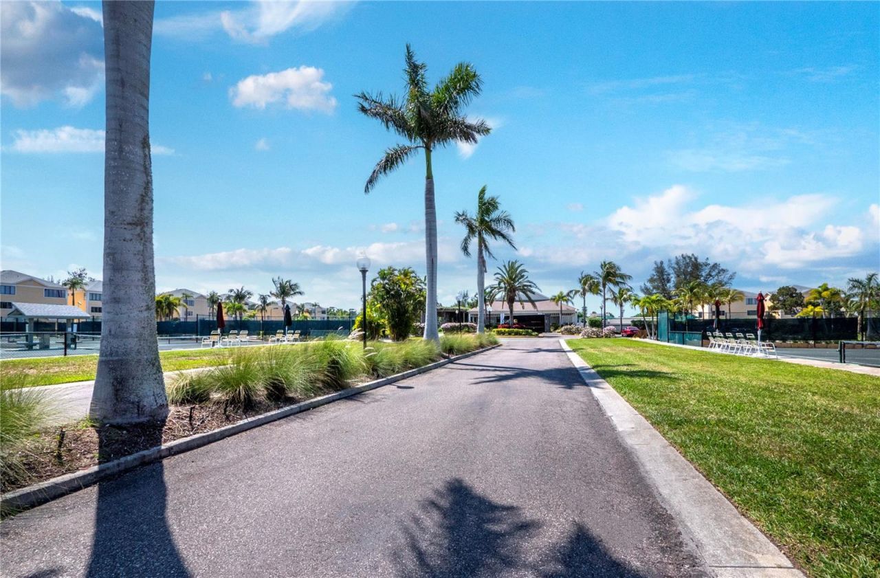 528 Forest Way, Longboat Key, FL 34228 Photo