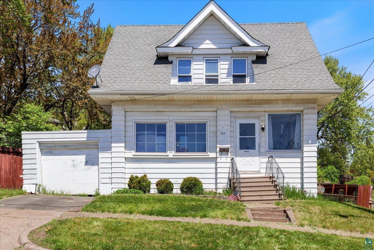 5911 Elinor St, Duluth, MN 55807 Main Photo