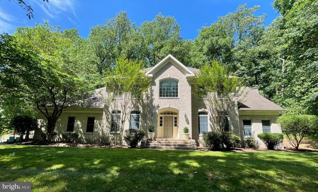 1071 KNOLL DRIVE , HUMMELSTOWN, PA 17036