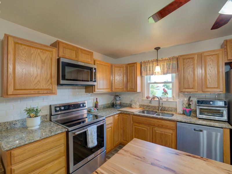 6008 Conneaut Light, Vermilion, OH 44089 Photo 10