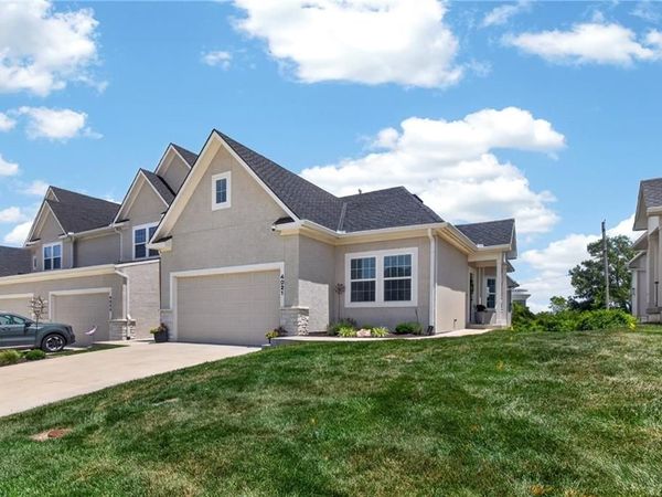 4021 NE Sagamore Drive, Unit D, Lee's Summit, MO 64064