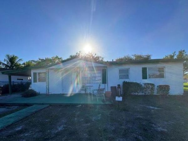 1041 SW 4th Terrace, Deerfield Beach, FL 33441