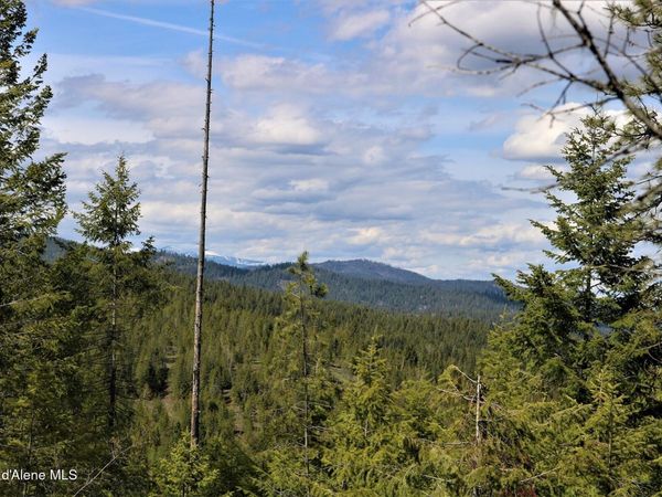 500 Outlook Dr , Cocolalla, ID 83813