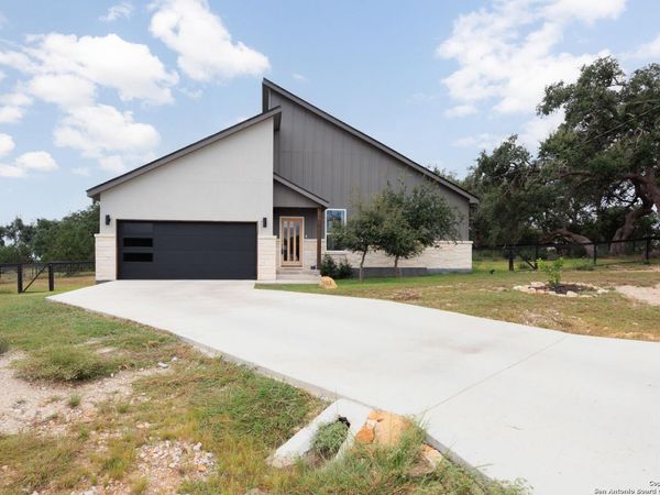 103 Hans Bell, Blanco, TX 78606