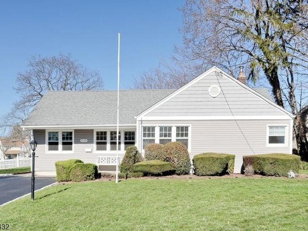 15 Everett Ter, Fair Lawn, NJ 07410