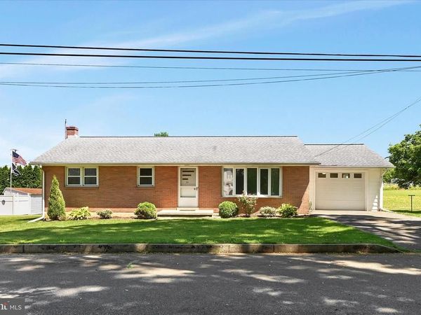 34 LOCUST LN, QUENTIN, PA 17083