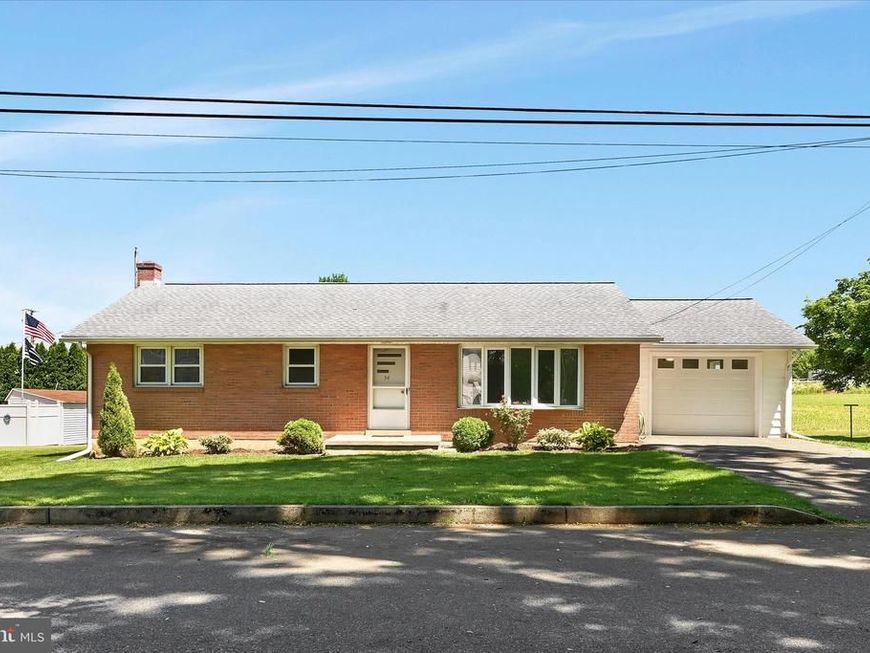 34 Locust Ln, Quentin, PA 17083 Main Photo