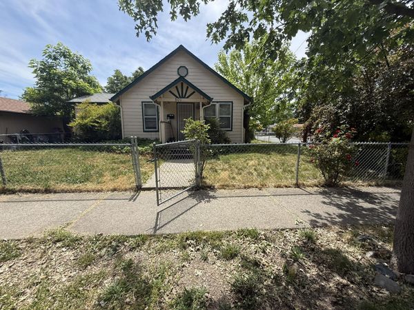 501 SE J Street, Grants Pass, OR 97526